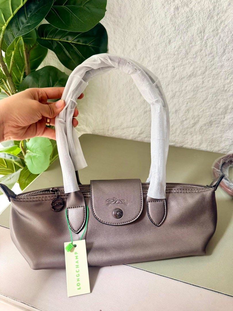 LC Eastwest Baguette Bag (Category: Shoulder Bags) located in Binan City. Submitted by pinkykeenshop (Listing ID 1463736680, Image 1). Description: .