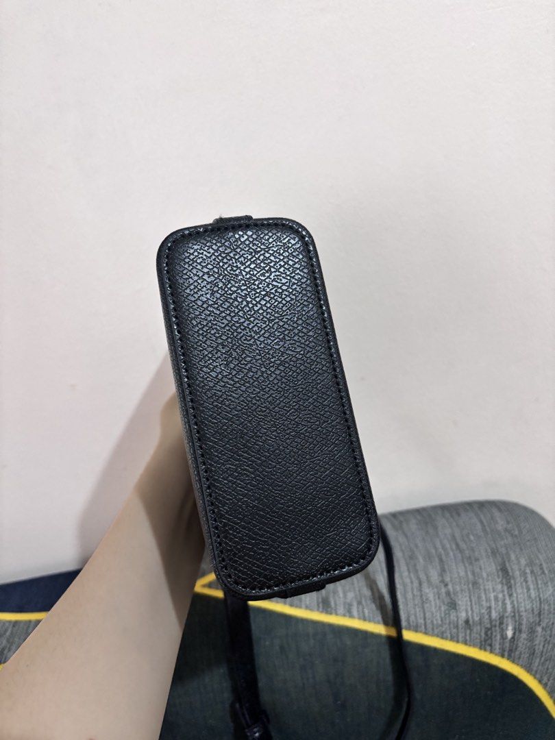 LC Sling Bag😍 (Category: Cross-body Bags) located in Manila. Submitted by anneprlvdbgs (Listing ID 1463625957, Image 3). Description: Huuuuuyyy super bet😍 isa lang tu unahan🤣 after neto wala na🤣 LC Black Sling Bag😘 📌Japan Auction Sourced 🍒 1,680 only (LP) 📌LIKE NEW/ in excellent condition 📌 ACTUAL PHOTO POSTED. What you see is exactly what you get. MOP: GCASH, Maribank & BDO QR MOD: Same day delivery if lalamove 📍 Makati.