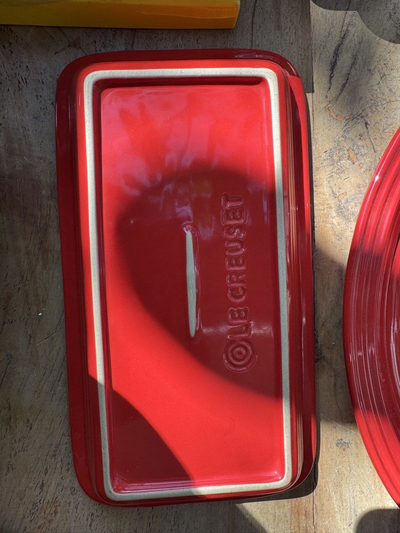 Le Creuset Red Rectangular Baking Dish (Category: Bakeware) located in Naga. Submitted by ehloysah (Listing ID 1463590180, Image 2). Description: - Le Creuset Rectangular Baking Dish - Vibrant Bright Red color - Perfect for baking and serving - Approximate dimensions: 12 inches long x 6 inches wide - Oven safe - Dishwasher safe.