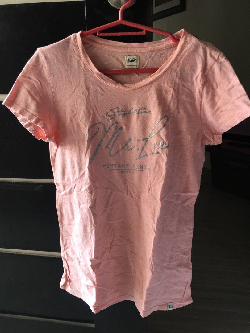 lee tshirt (Category: Shirts) located in Marilao. Submitted by joelheather02 (Listing ID 1463649894, Image 1). Description: .