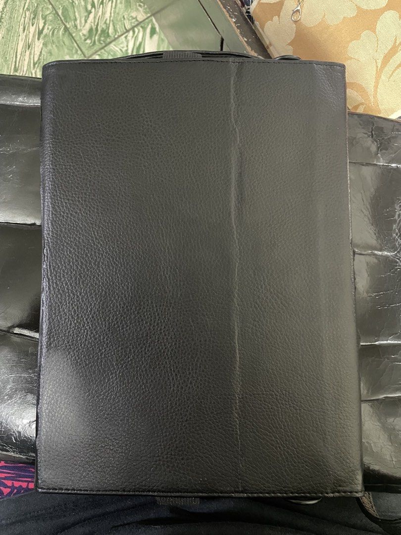 Lenovo Ideapad D330 (Category: Cases & Sleeves) located in Manila. Submitted by wysiwyglea19932 (Listing ID 1463679911, Image 3). Description: Case of Lenovo Ideapad Issue: lightly creased because of not using it. Only on storage.