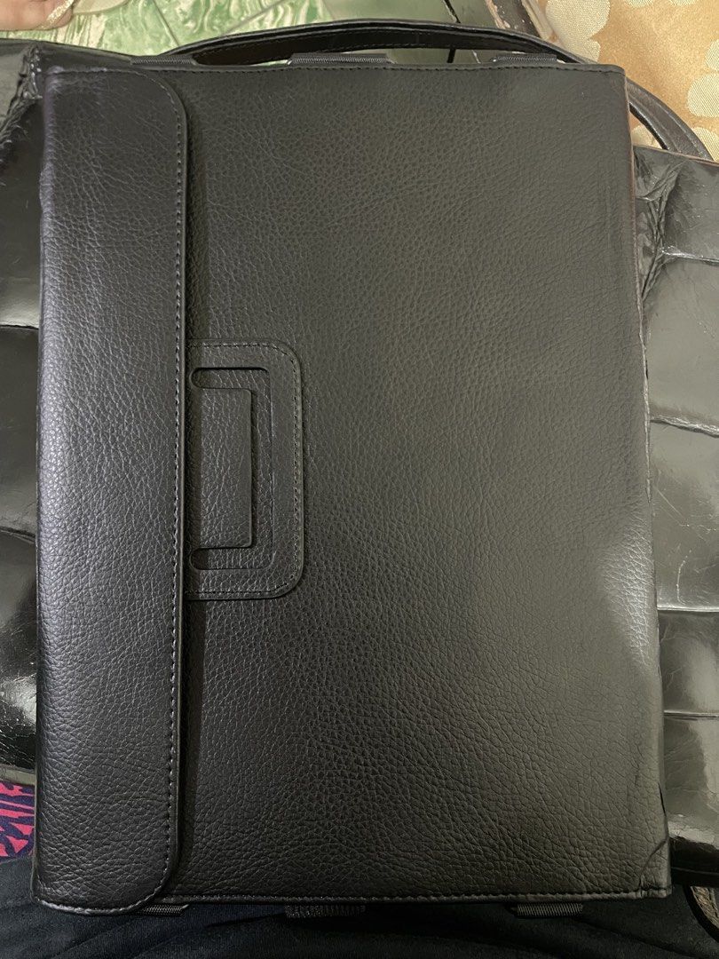 Lenovo Ideapad D330 (Category: Cases & Sleeves) located in Manila. Submitted by wysiwyglea19932 (Listing ID 1463679911, Image 2). Description: Case of Lenovo Ideapad Issue: lightly creased because of not using it. Only on storage.