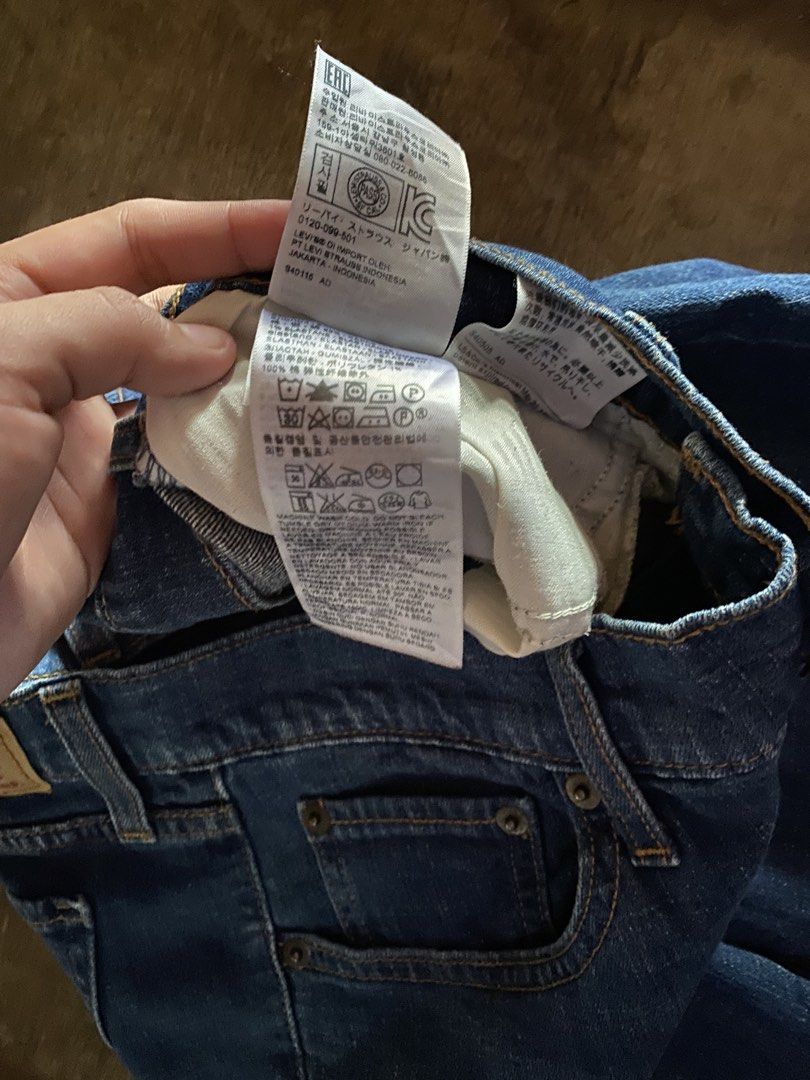 Levis 415 Relaxed Bootcut Bottillon Relax (Category: Jeans) located in San Miguel. Submitted by lirika01 (Listing ID 1463575287, Image 3). Description: 27 waist size.