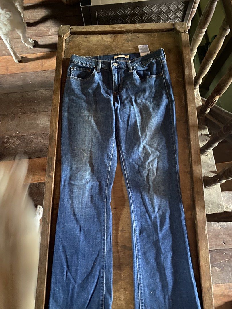 Levis 415 Relaxed Bootcut Bottillon Relax (Category: Jeans) located in San Miguel. Submitted by lirika01 (Listing ID 1463575287, Image 1). Description: 27 waist size.