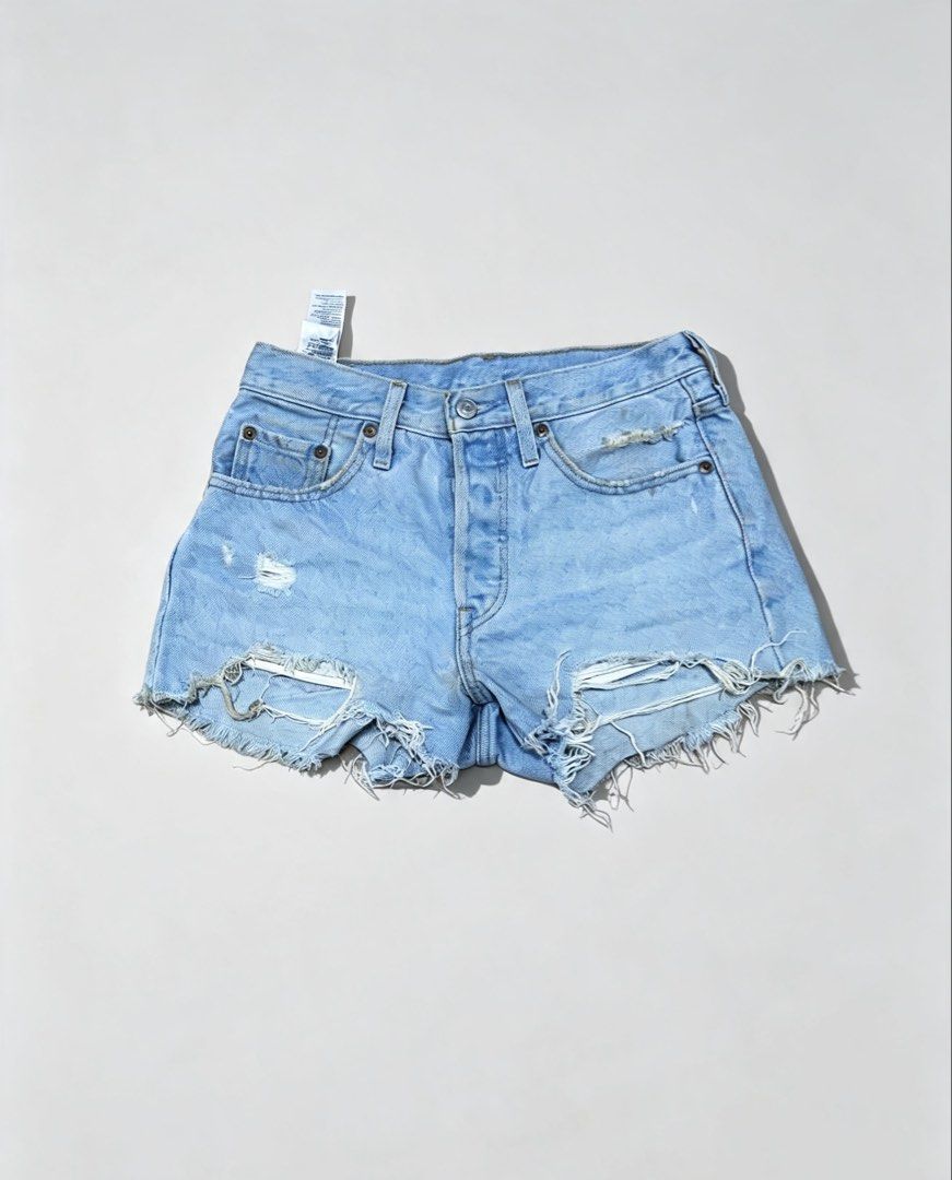Levi’s 501 (Category: Shorts) located in Bato. Submitted by itsmethriftlist (Listing ID 1463658094, Image 1). Description: Levi’s 501 shorts women Dimes: W28/L11 Need wash Loc:camarines sur (Bicol) 🏷️.