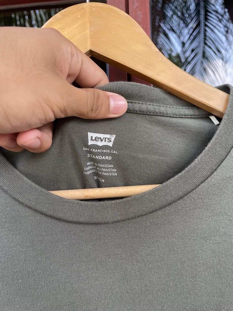 LEVIS TSHIRT FOR MEN (Category: Tshirts & Polo Shirts ) located in Quezon. Submitted by thriftedbyandie (Listing ID 1463645293, Image 3). Description: .