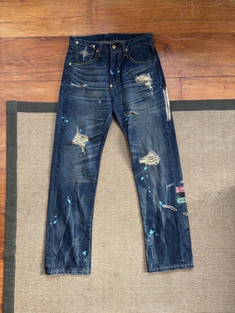 Levi’s x CLOT Splattered Paint & Distressed Denim Jeans (Category: Jeans) located in Paranaque City. Submitted by grailonious (Listing ID 1463668313, Image 2). Description: OG Clot X Levi’s. Distressed, with paint splatters and paisley stripe design. Might be an exclusive Asian release - Unique dark wash denim jeans - Custom paint splatters in blue and red - Intentional distressing and rips for a worn-in look - Patchwork detail on the left leg wi