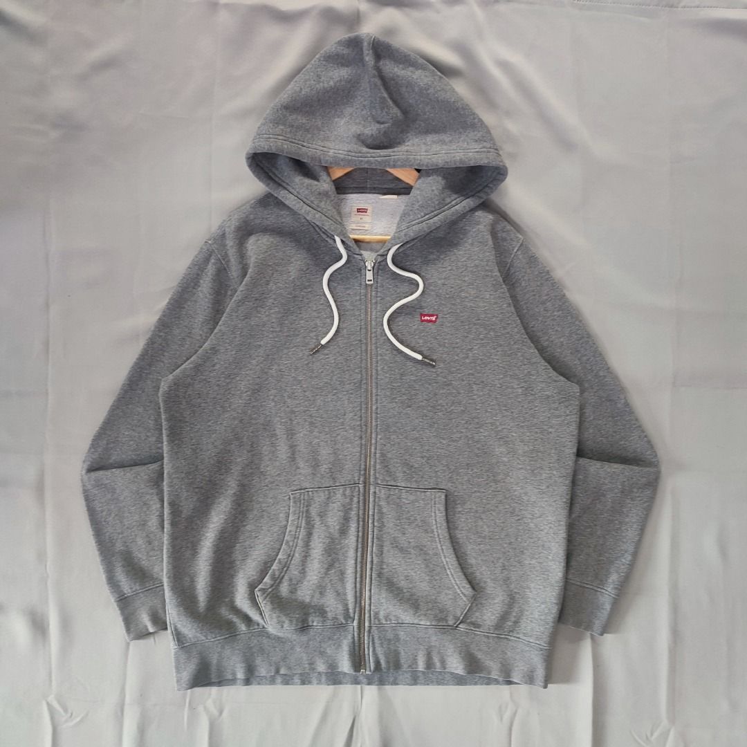 Levis Zip Up Hoodie (Category: Hoodies) located in Naic. Submitted by dreamhighofficial (Listing ID 1463597238, Image 2). Description: 👕 Levis Zip Up Hoodie ✨ Condition: 9/10 — Excellent, no flaws 📏 Measurements: 26" Width | 28" Length 💸 Price: ₱750 + Shipping Fee 🚚 Mode of Delivery: J&T (Shipping starts ₱60–₱200 depending on location, quantity & weight) 💰 Payment Method: GCash Only 📍 Location: Brgy. Malainen Bago, Naic, Cavite 🌍 Shipping 