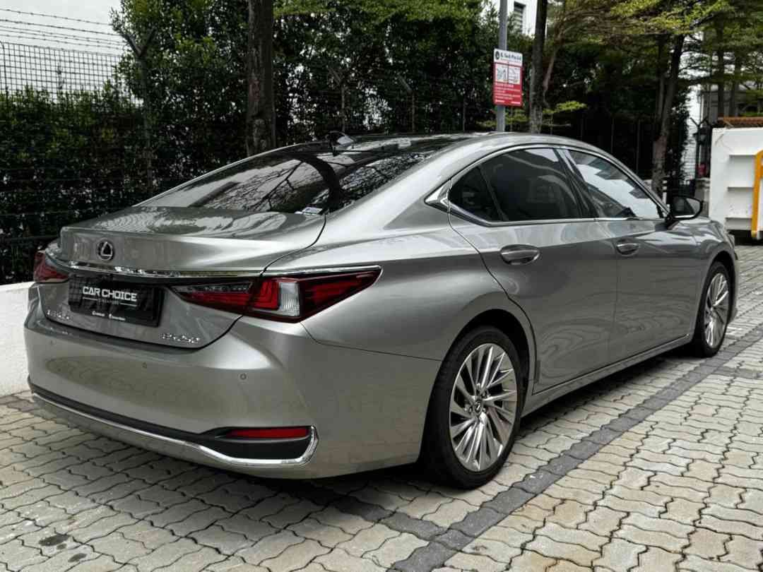 Lexus ES 250 2.5 Luxury (A) (Category: Used Cars) located in Singapore. Submitted by sgcarchoicewc (Listing ID 1463647529, Image 3). Description: Sales Contact: Casper Lim tel:90687290 .