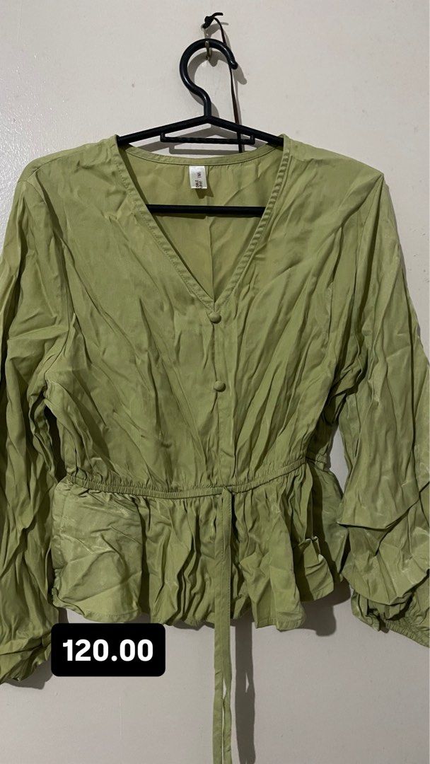 Light Green Peplum Blouse with Button Detail (Category: Blouses) located in Manila. Submitted by nhatzgold (Listing ID 1463687011, Image 1). Description: .
