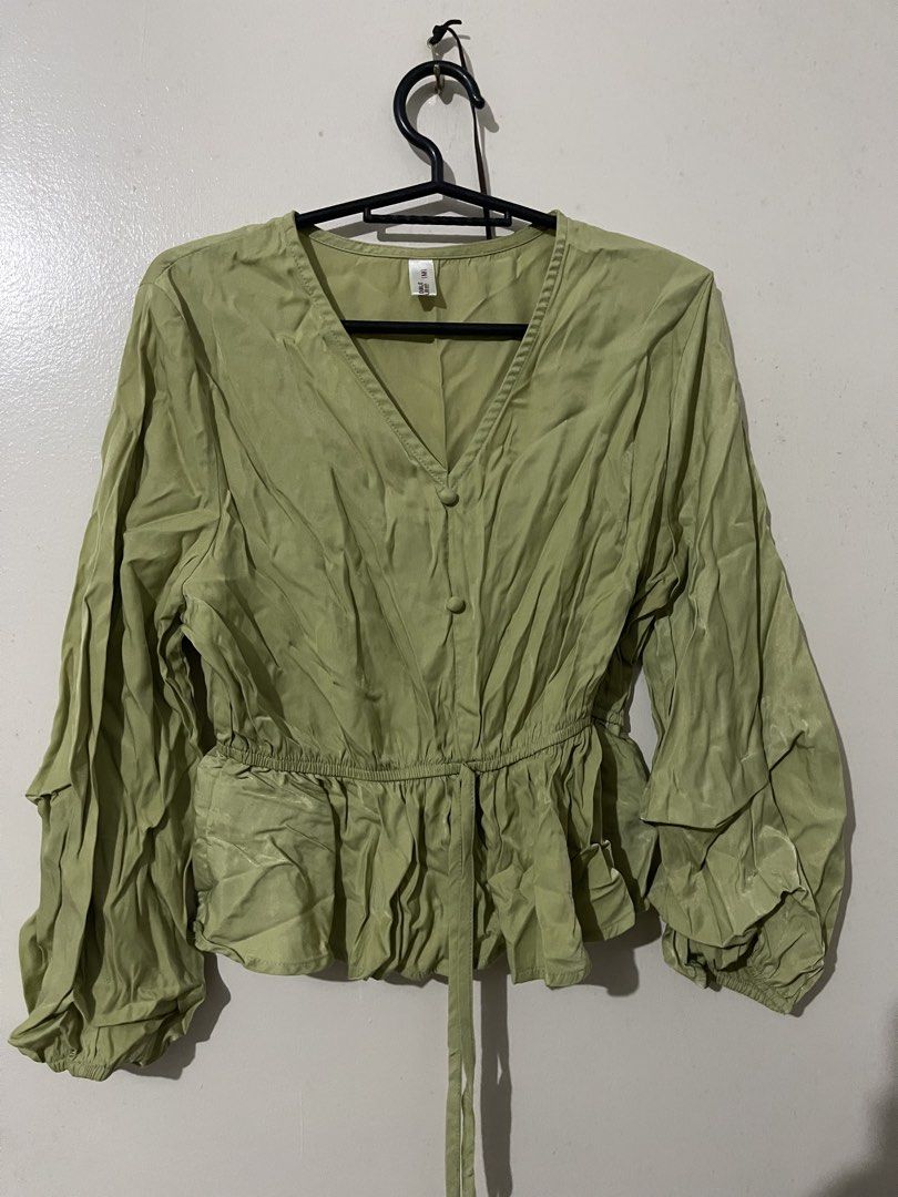 Light Green Peplum Blouse with Button Detail (Category: Blouses) located in Manila. Submitted by nhatzgold (Listing ID 1463687011, Image 3). Description: .
