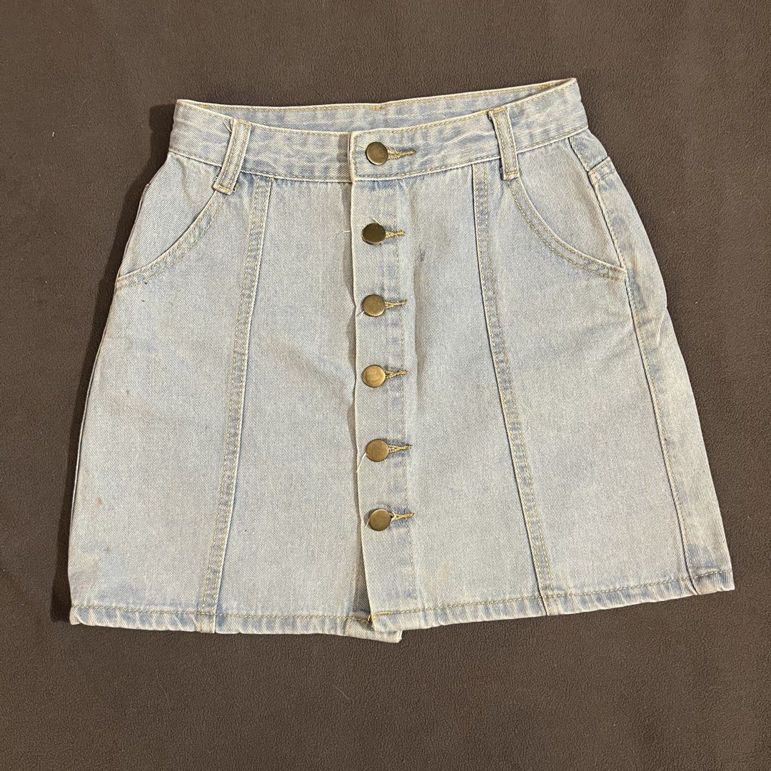 Light Wash Button-Front Denim Mini Skirt (Category: Skirts) located in Cainta. Submitted by caffinjty (Listing ID 1463728394, Image 1). Description: A-line cut, can fit XS-S.