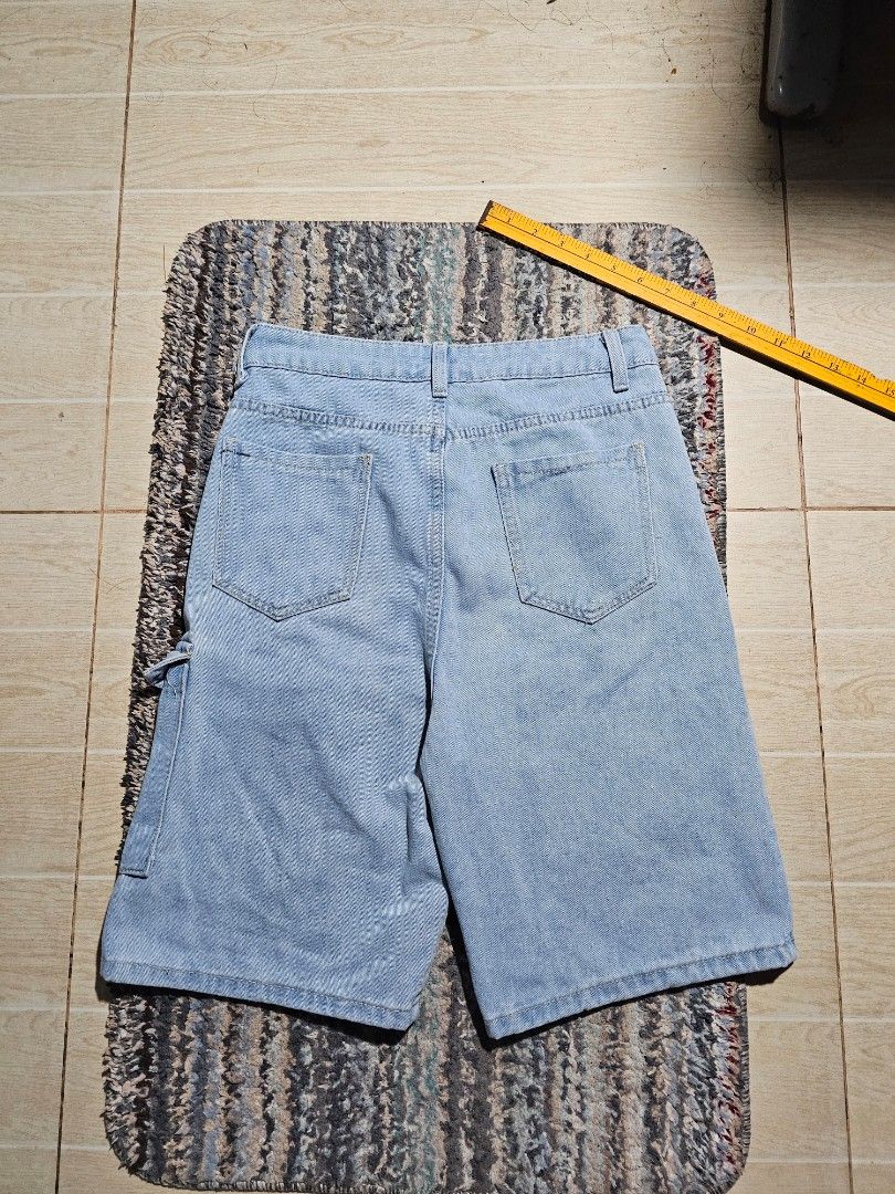 Light Wash Denim Cargo Shorts (Category: Shorts) located in Caloocan City. Submitted by angelocas (Listing ID 1463664331, Image 3). Description: - Light wash denim cargo shorts - Features a side flap pocket - Zipper fly with button closure - Two back pockets - Comfortable and casual design - Perfect for everyday wear.