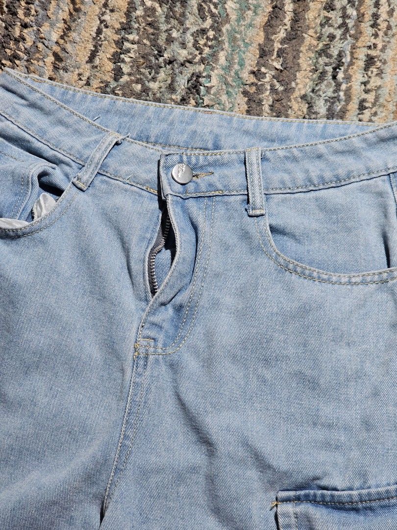 Light Wash Denim Cargo Shorts (Category: Shorts) located in Caloocan City. Submitted by angelocas (Listing ID 1463664331, Image 2). Description: - Light wash denim cargo shorts - Features a side flap pocket - Zipper fly with button closure - Two back pockets - Comfortable and casual design - Perfect for everyday wear.