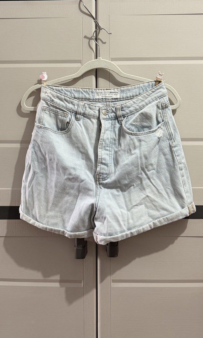 Light Wash Denim Shorts (Category: Shorts) located in Imus. Submitted by ann.declutters22 (Listing ID 1463597461, Image 1). Description: - size 36 - Light wash denim shorts - High-waisted fit - Frayed hem detail - Classic five-pocket design - Button and zip fly closure - Versatile for casual wear - Easy to style with any top.