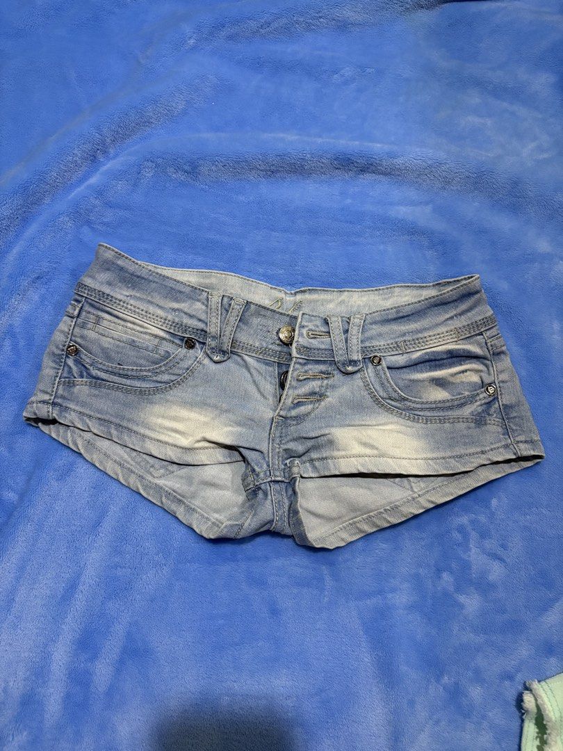 Light Wash Denim Shorts Size S (Category: Shorts) located in Valenzuela. Submitted by roxie018 (Listing ID 1463721316, Image 1). Description: - Cute light wash denim shorts - Low rise style - Front and back pockets - Button and zip closure - Great for casual wear - Fits size S.