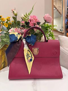 (Category: ) located in . Submitted by watchluxury888 (Listing ID 1463656699, Image 1). Description: .