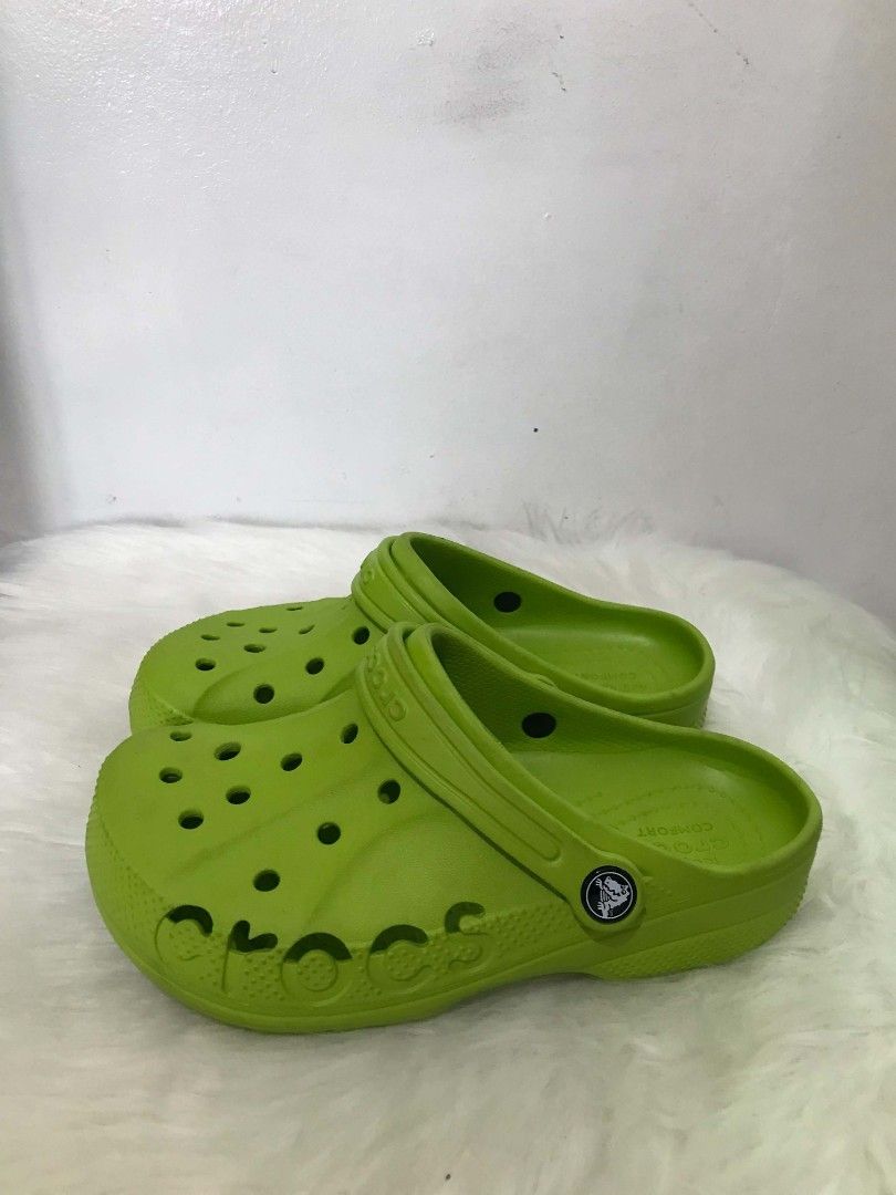 Lime Green Crocs Classic Clogs (Category: Slippers & Slides) located in Manila. Submitted by vincent.seller (Listing ID 1463604056, Image 2). Description: - Classic Crocs clogs in a vibrant lime green. - Easy slip-on and off design. - Ideal for casual outings or gardening. - Features ventilation holes for breathability. - Known for comfort and durability. - Adds a fun splash of color to your footwear collection..