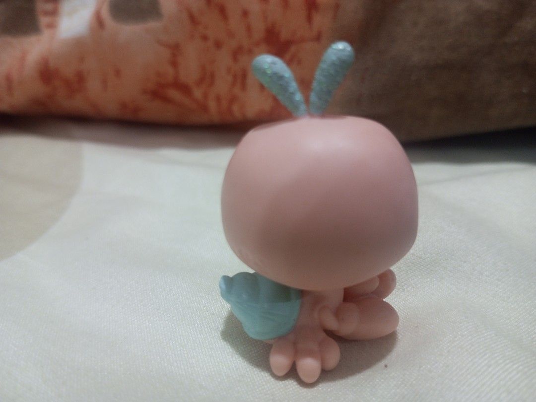 Littlest Pet Shop LPS Pink Butterfly Figure (Category: Figurines & Statues) located in Victorias. Submitted by tobylacua26871 (Listing ID 1463673708, Image 2). Description: - Cute pink butterfly Littlest Pet Shop toy - Features sparkly antennae - Adorable light blue wings - Ideal for LPS collectors or children - Small and portable size - Ready to find its new loving home.