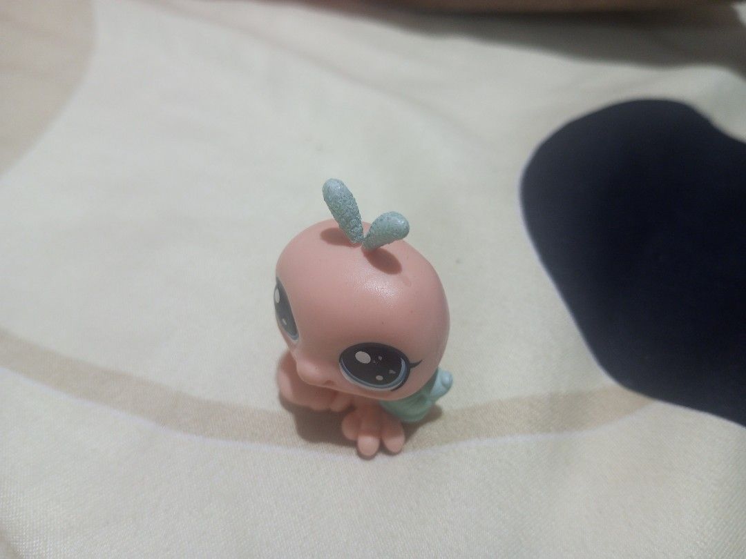 Littlest Pet Shop LPS Pink Butterfly Figure (Category: Figurines & Statues) located in Victorias. Submitted by tobylacua26871 (Listing ID 1463673708, Image 3). Description: - Cute pink butterfly Littlest Pet Shop toy - Features sparkly antennae - Adorable light blue wings - Ideal for LPS collectors or children - Small and portable size - Ready to find its new loving home.