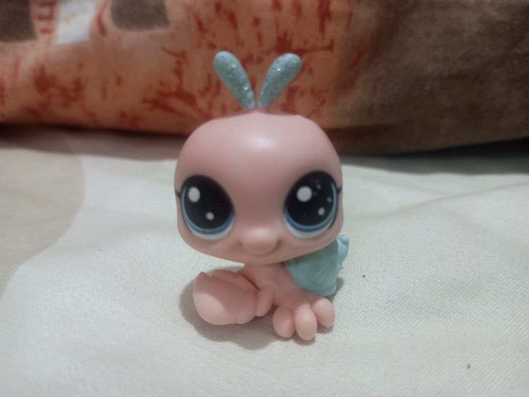 Littlest Pet Shop LPS Pink Butterfly Figure (Category: Figurines & Statues) located in Victorias. Submitted by tobylacua26871 (Listing ID 1463673708, Image 1). Description: - Cute pink butterfly Littlest Pet Shop toy - Features sparkly antennae - Adorable light blue wings - Ideal for LPS collectors or children - Small and portable size - Ready to find its new loving home.