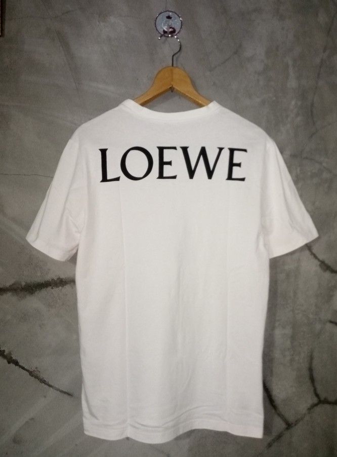 Loewe Dumbo Disney tshirt Authentic (Category: Luxury Apparel) located in Manila. Submitted by boldfalcon.38de78 (Listing ID 1463646372, Image 2). Description: Loewe x Disney Dumbo T-shirt featuring a graphic print of Dumbo on the front Loewe Disney Dumbo Authentic As new Condition Size M W -19 ' L -26.5 10/10 color rate No cracks print No issue Location Davao city Gcash payment J&T Courier Php 950 + sf DM 💌.