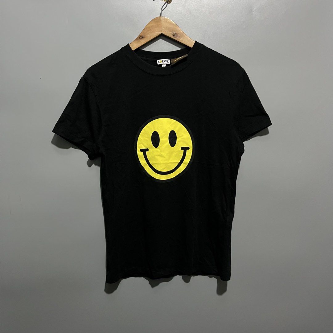 Loewe smiley (Category: Luxury Apparel) located in Giporlos. Submitted by deloria_jhayr (Listing ID 1463684463, Image 1). Description: Size Small to medium Check last pic.