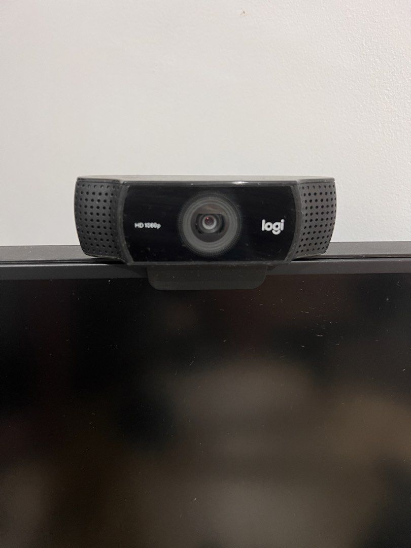 Logitech C922 Pro HD Stream Webcam (Category: Webcams) located in Mandaluyong City. Submitted by elena_kk (Listing ID 1463663401, Image 2). Description: - Full HD 1080p video streaming for clear, sharp visuals. - Hyperfast frame rate in HD for smooth, lag-free streaming. - Advanced capture software included for easy content creation. - Records at 1080p 30fps or 720p 60fps for flexible recording options. - Full HD glass lens for superior image qua