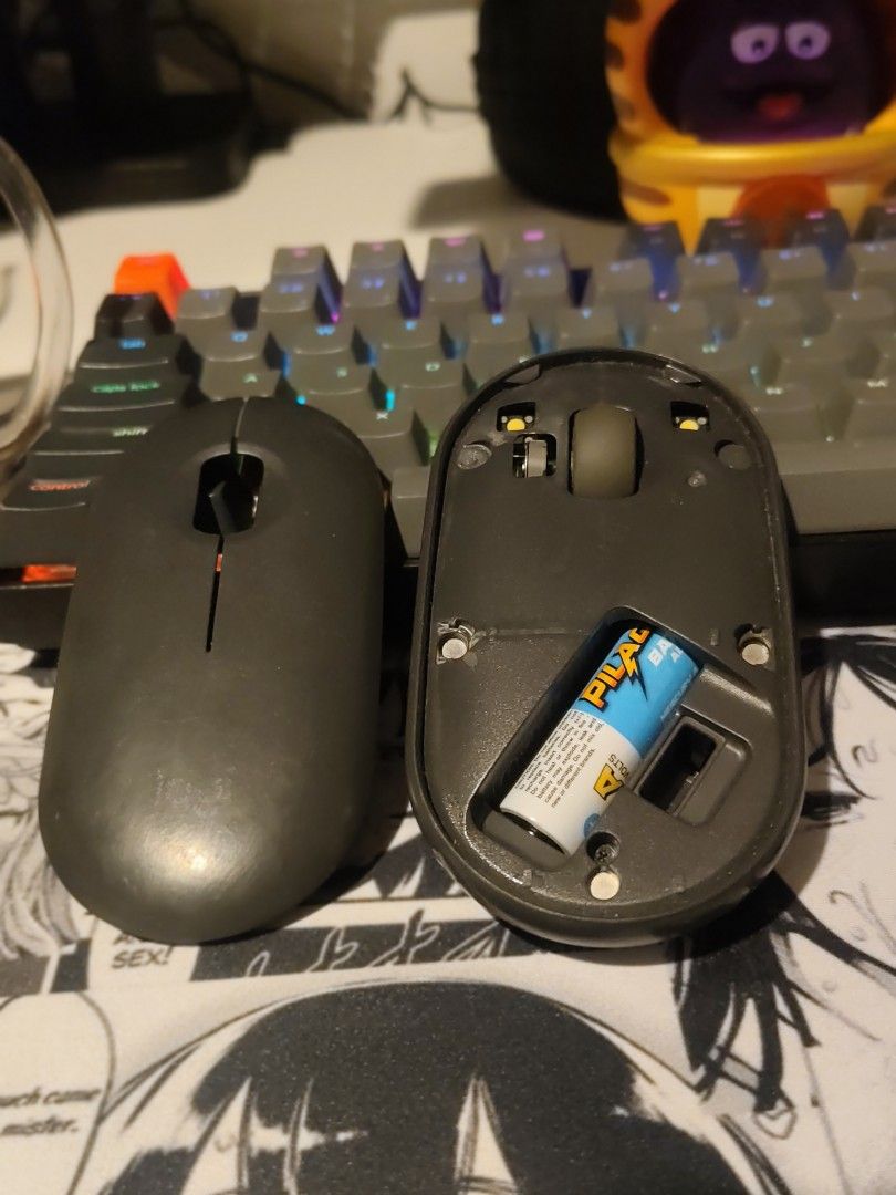 Logitech Pebble M350s Wireless Mouse (Category: Mouse & Mousepads) located in Mabalacat. Submitted by dam-sun (Listing ID 1463639914, Image 3). Description: - Logitech Pebble M350s Wireless Mouse - Connects via Bluetooth or USB receiver - Powered by 1 AA battery (included) - Minor cosmetic scuffs from normal use - Fully functional and works great - Ideal for travel and everyday use.