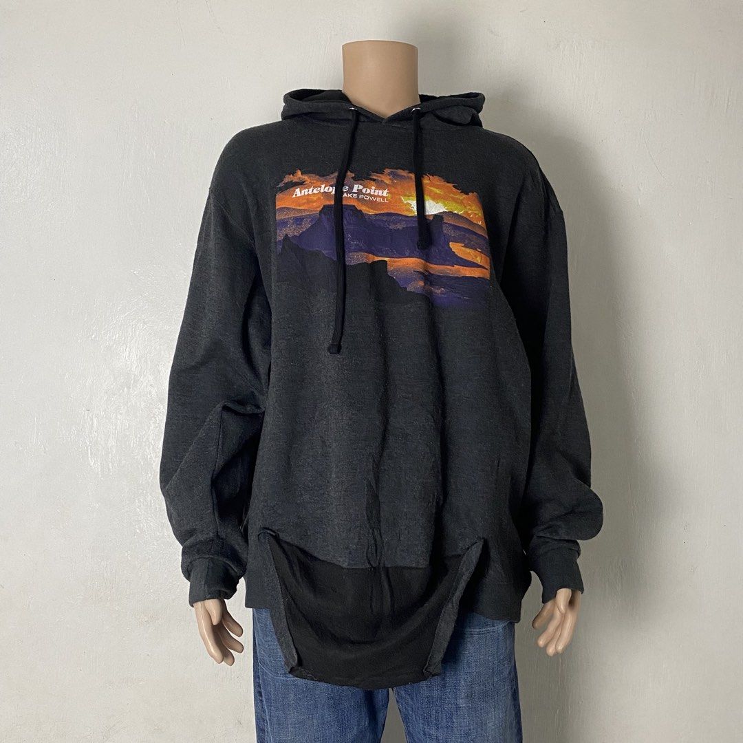 LONE ROCK 🛹 | Heather Black Oversized Pullover Hoodie (Category: Hoodies) located in Bulacan. Submitted by orc.ph (Listing ID 1463663722, Image 2). Description: LONE ROCK 🛹 | Heather Black Oversized Pullover Hoodie Material Used: 60% Cotton 40% Polyester - Heathered Black -Oversized -Adjustable Hood Drawstring -Graphic Screen-Printed “Antelope Point” Landscapre - Kangaroo Pouch - Casual -Streetwear ‎-Size: Free Size -Width: 29” ‎-Length: 29.5” 