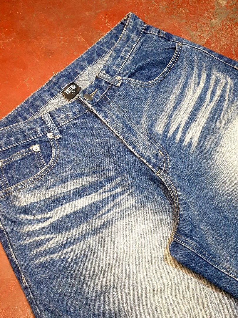Long jorts baggy washed Trillion s large (Category: Shorts) located in Davao. Submitted by kenpinero (Listing ID 1463699000, Image 3). Description: Trillion dark blue washed baggy long jorts waist 34 length 25 thigh 16 hem 15 no issue like new condi 5'6 - 60kg - model.