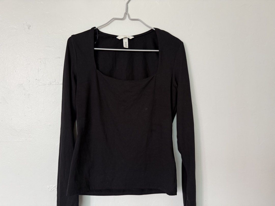 Long sleeve from H&M (Category: Coats, Jackets and Outerwear) located in Valenzuela. Submitted by _buymyclothessss (Listing ID 1463566192, Image 2). Description: .