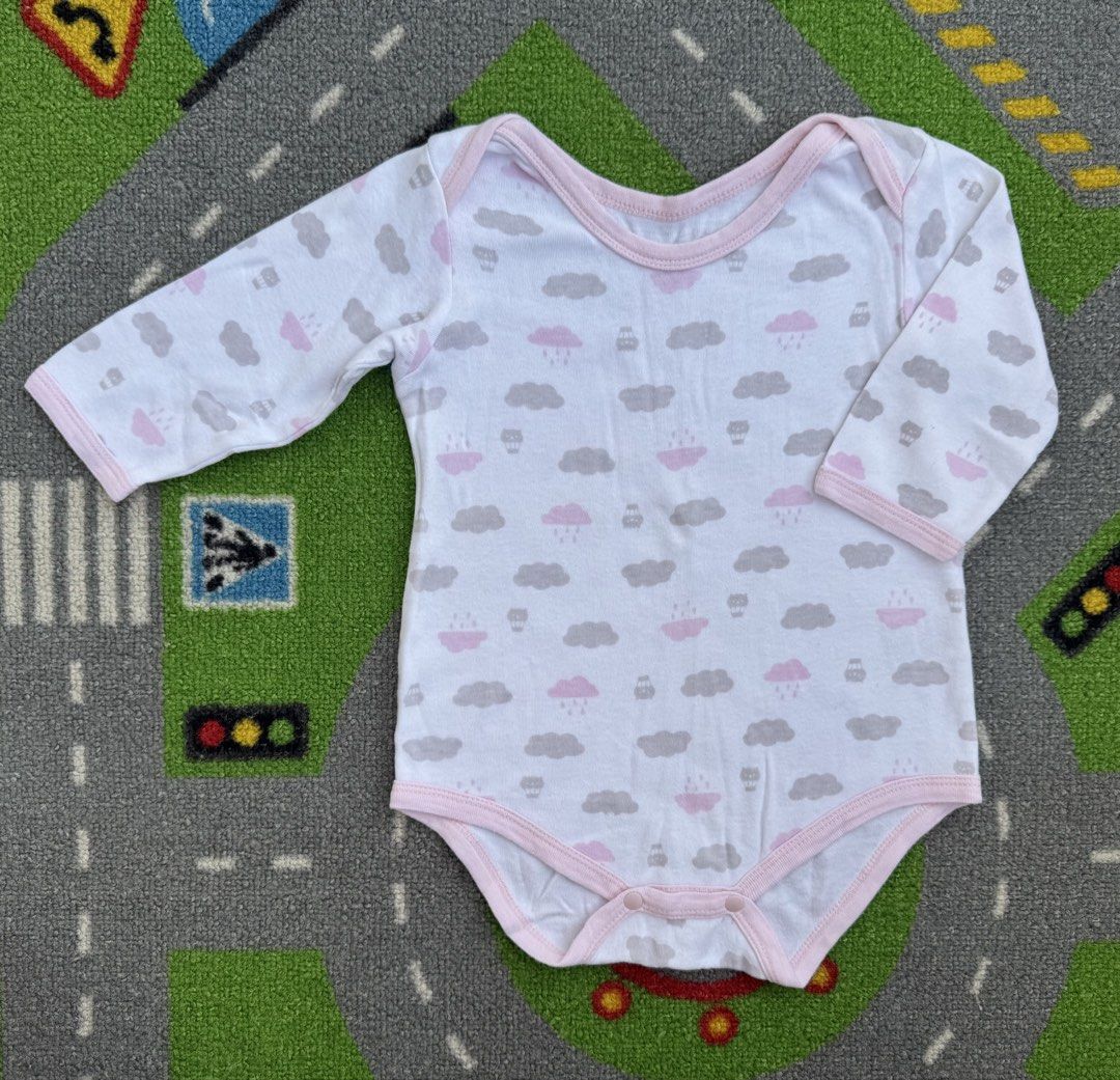 Long sleeve Onesie (Category: Babies & Kids Fashion) located in Rizal. Submitted by preloovved (Listing ID 1463573037, Image 1). Description: Preloved, 12mos Meet-up only in GB1 San Mateo, Rizal Shipping fee c/o buyer. MCFA or J&T express Payment to be sent to me via BPI/BDO/GCASH only. 😁 J1 .