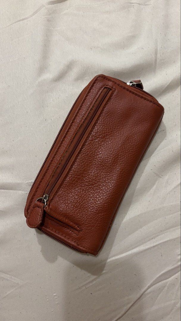 Long Wallet (Category: Wallets & Card holders) located in Pasig City. Submitted by km.sc (Listing ID 1463665008, Image 2). Description: No issues Negotiable.