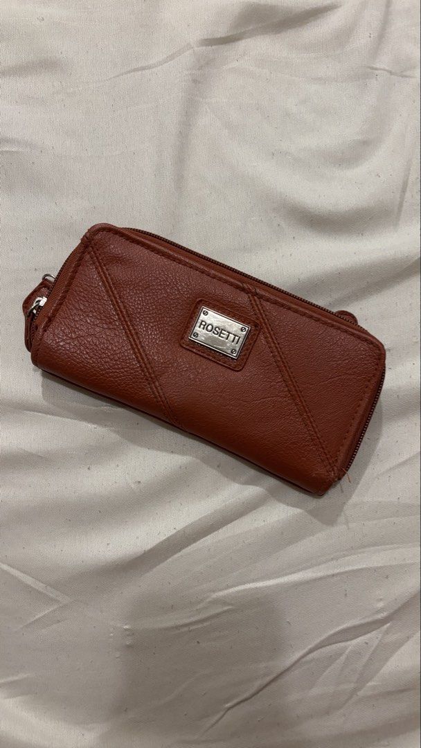 Long Wallet (Category: Wallets & Card holders) located in Pasig City. Submitted by km.sc (Listing ID 1463665008, Image 1). Description: No issues Negotiable.