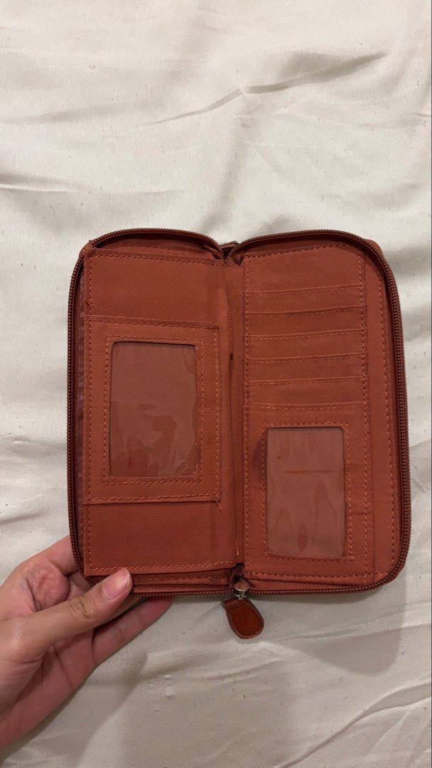 Long Wallet (Category: Wallets & Card holders) located in Pasig City. Submitted by km.sc (Listing ID 1463665008, Image 3). Description: No issues Negotiable.