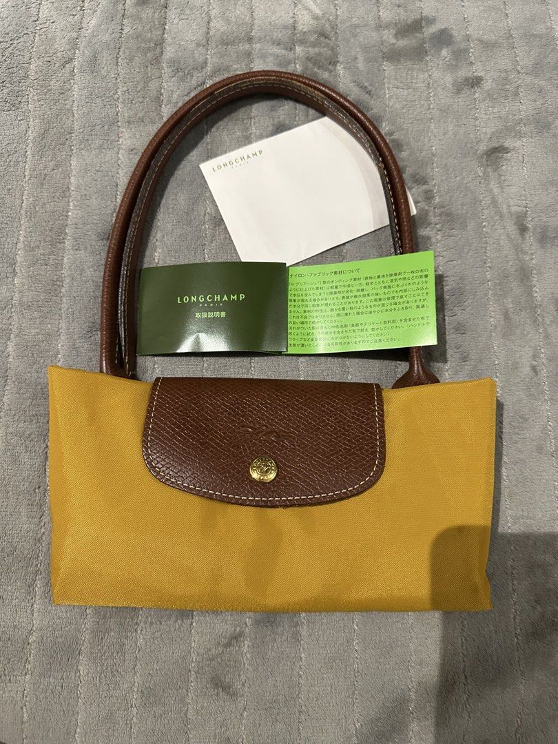 Longchamp M Long handle (Category: Tote Bags) located in Paranaque City. Submitted by missmargerrieal (Listing ID 1463661063, Image 1). Description: Original Longchamp Bag💯 Minsan lng nagamit, may konting rubs s gilid ng handle but not noticeable. No other issues, clean inside and out. Size : Medium with Long handle Srp : 11,000+ Inclusions : care card from Longchamp Japan Bought in Japan Money Back Guaranteed Original Longchamp✔️ .