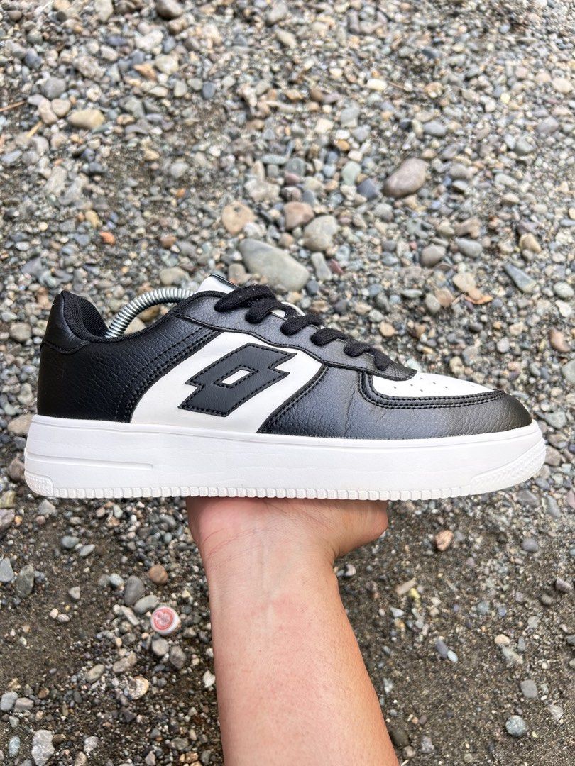 LOTTO NEW AUTUMN SHOES (Category: Sneakers) located in Cabanatuan. Submitted by thriftttttt (Listing ID 1463593384, Image 2). Description: SIZE: 9.5 US, 43 EUR.