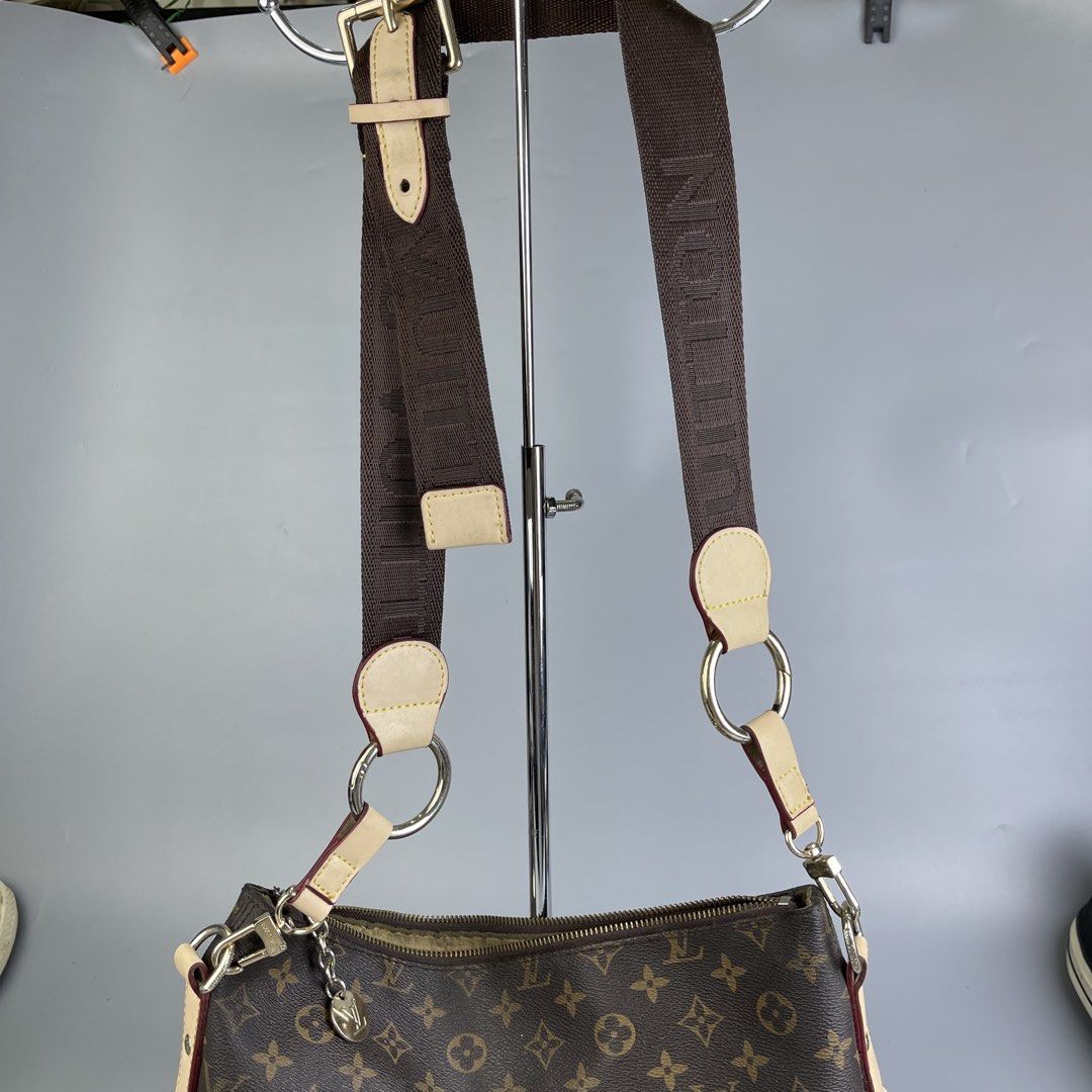 Louis vuitton (Category: Cross-body Bags) located in San Fernando. Submitted by sapatusannisean (Listing ID 1463667625, Image 2). Description: .