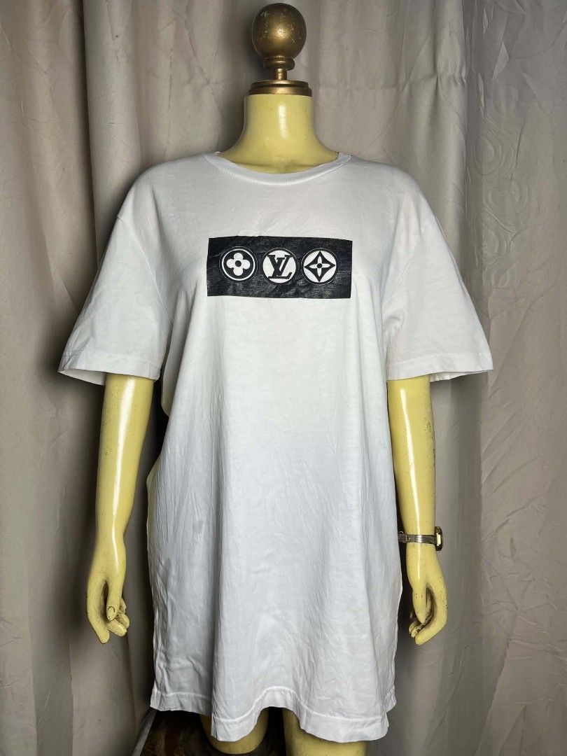 LOUIS VUITTON (Category: Tshirts & Polo Shirts ) located in Roxas City. Submitted by hd_thriftshop (Listing ID 1463695171, Image 1). Description: Dimension WIDTH : 22.5 LENGTH : 30.5 VERY GOOD CONDITION XL.
