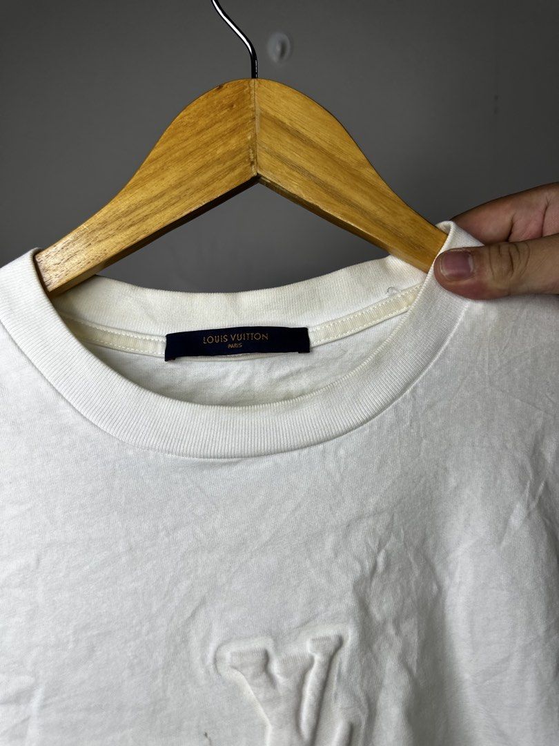 LOUIS VUITTON (Category: Tshirts & Polo Shirts ) located in Molave. Submitted by thriftmate13 (Listing ID 1463709430, Image 3). Description: need wash.