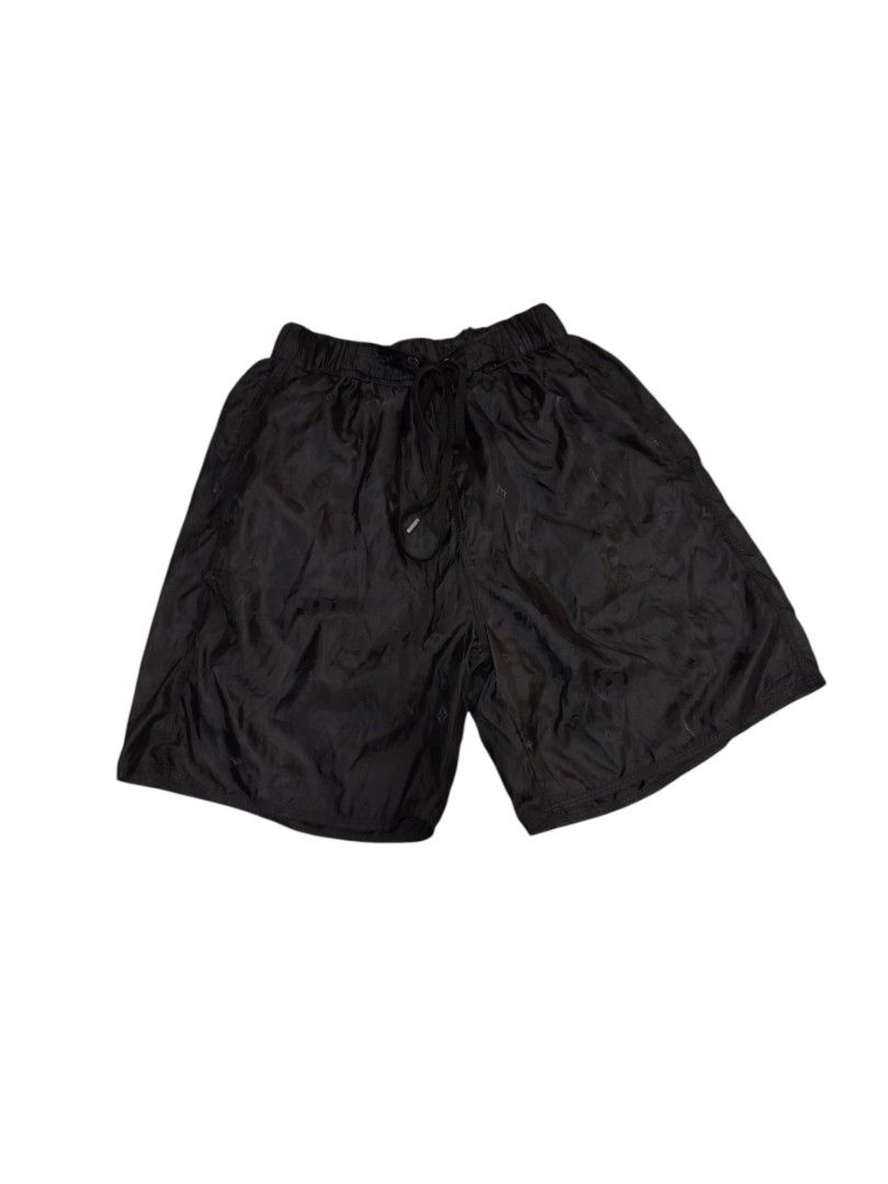 Louis Vuitton Black Monogram short (Category: Shorts) located in Bayombong. Submitted by Gentlemans_ClosEt (Listing ID 1463640780, Image 1). Description: LOUIS VUITTON BLACK MONOGRAM SHORT WAISTLINE SIZE: 28-32 LENGTH: 19 EXCELLENT CONDITION NO ISSUE.