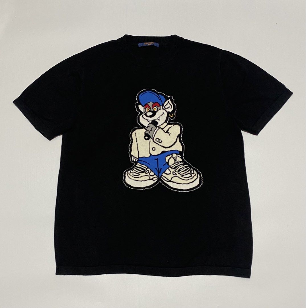 Louis Vuitton Cartoons Knitted Shirt (Category: Tshirts & Polo Shirts ) located in Bislig. Submitted by ejpombo (Listing ID 1463671870, Image 1). Description: 📍Louis Vuitton Cartoons Knitted Shirt ▪︎SIZE: M on tag ▪︎ DIMES : L27-28 x W20-21 ▪︎EXCELLENT CONDITION ▪︎ COLOR RATE : 9.5/10 ▪︎ WASH AND READY TO WEAR ▪︎ ISSUE: NONE MINE : 1,500 Free Shipping ✈️ ●COURIER: J&T ●MOP: GCASH/PAYMENT FIRST ●LOCATION: MANGAGOY BISLIG CITY SURIGAO DEL SUR (MIN
