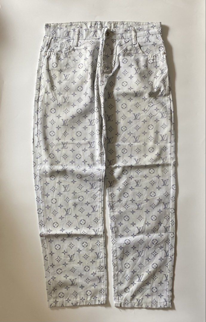 Louis Vuitton Gris Taile Monogram Pants (Category: Jeans) located in Manila. Submitted by finofindthisart (Listing ID 1463642272, Image 2). Description: Length 41 Waist 34 Hem 8 Measured it by inches P999 Issue: N/A This is a pre-loved/thrifted items and may show minor signs of issue due to its vintage nature. Kindly manage expectations. No refunds or exchanges will be accepted. 📍Pasay City DM for inquiries..