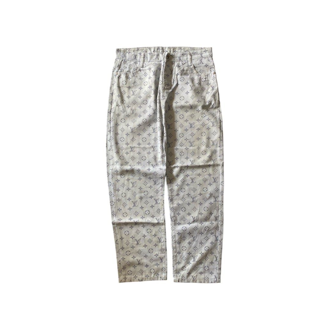 Louis Vuitton Gris Taile Monogram Pants (Category: Jeans) located in Manila. Submitted by finofindthisart (Listing ID 1463642272, Image 1). Description: Length 41 Waist 34 Hem 8 Measured it by inches P999 Issue: N/A This is a pre-loved/thrifted items and may show minor signs of issue due to its vintage nature. Kindly manage expectations. No refunds or exchanges will be accepted. 📍Pasay City DM for inquiries..