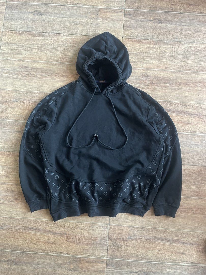 LOUIS VUITTON HOODIE (Category: Hoodies) located in Iloilo. Submitted by cuzta.thrift (Listing ID 1463615075, Image 1). Description: DIMES: 24x25 CONDITION:10/10 COLOR:10/10 ISSUE:NONE.