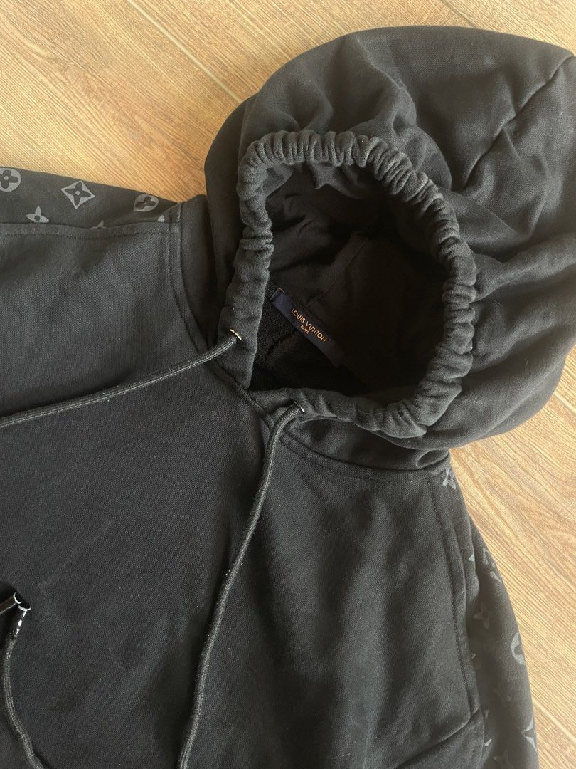 LOUIS VUITTON HOODIE (Category: Hoodies) located in Iloilo. Submitted by cuzta.thrift (Listing ID 1463615075, Image 2). Description: DIMES: 24x25 CONDITION:10/10 COLOR:10/10 ISSUE:NONE.