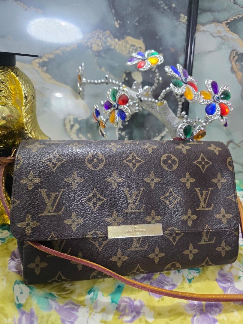 Louis Vuitton Monogram Clutch Bag (Category: Luxury Bags & Wallets) located in Binan City. Submitted by geraldinef58404 (Listing ID 1463652379, Image 3). Description: - Authentic Louis Vuitton monogram clutch - Classic brown and tan design - Gold hardware detail on front flap - Deep burgundy interior with a pocket - Adjustable strap - Ideal for evenings out or as a statement piece.