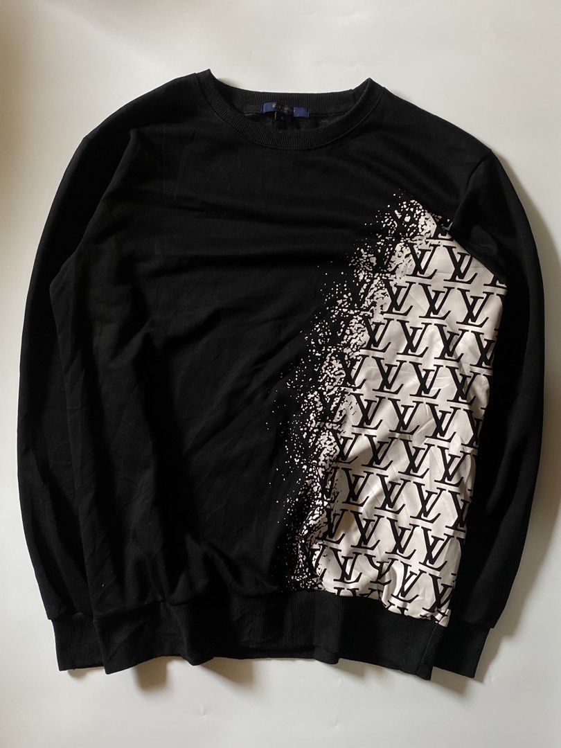 Louis Vuitton Monogram Gradient Sweatshirt (Category: Coats, Jackets and Outerwear) located in Manila. Submitted by finofindthisart (Listing ID 1463640964, Image 2). Description: Length 27 Width 22 Measured it by inches P999 Issue: N/A This is a pre-loved/thrifted items and may show minor signs of issue due to its vintage nature. Kindly manage expectations. No refunds or exchanges will be accepted. 📍Pasay City DM for inquiries..