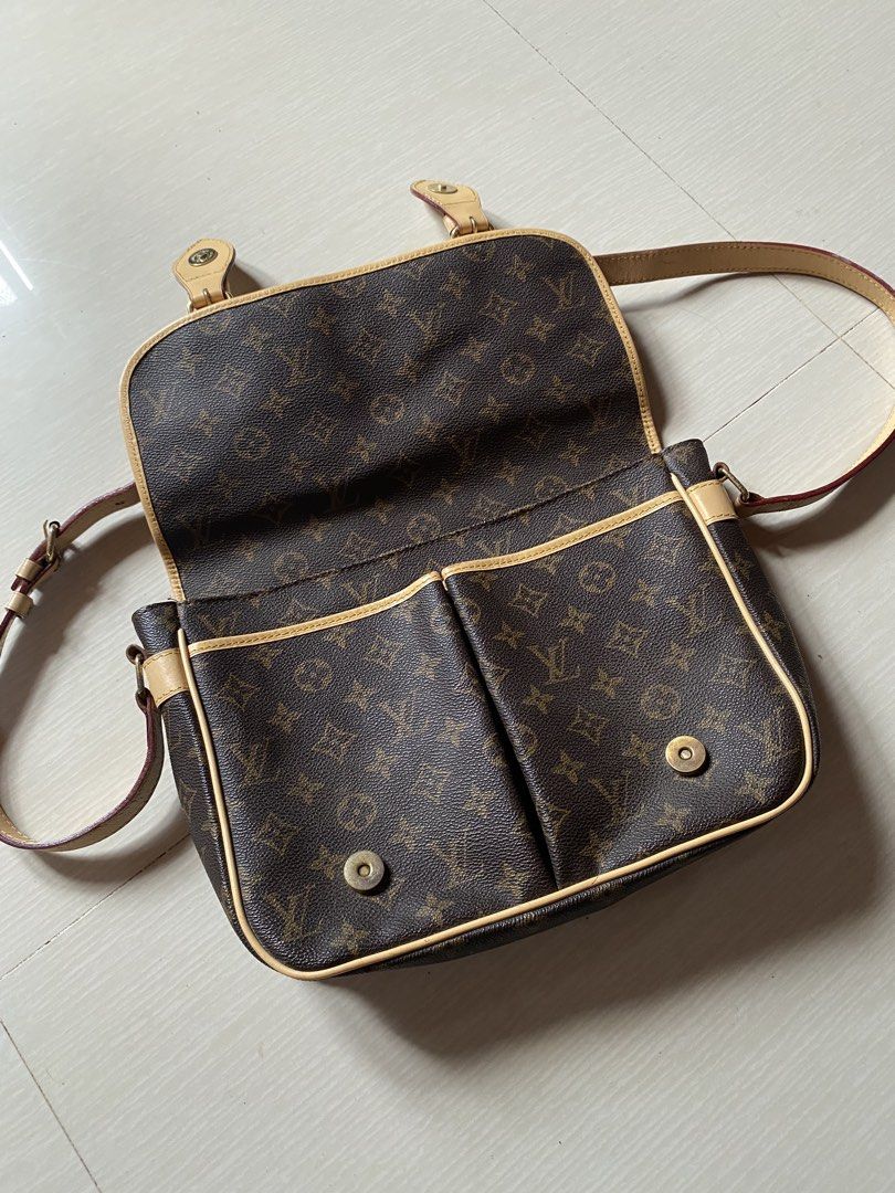 Louis Vuitton Monogram Shoulder Bag (Category: Luxury Bags & Wallets) located in Davao. Submitted by skanaker (Listing ID 1463656540, Image 1). Description: - Classic Louis Vuitton monogram shoulder bag - Makapal leather - Made in France - Genuine leather trim and strap - Secure magnetic snap closure - Two interior open pockets - Ideal for everyday use - Noteworthy wear on leather trim and strap.